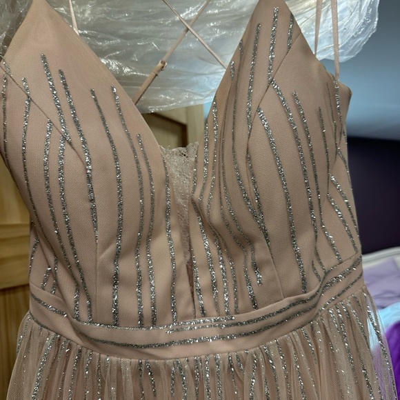 Formal dress - Picture 5 of 7